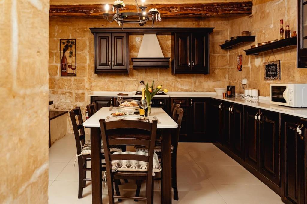 Enchanting 2Bdr Townhouse In Valletta Centre! ภายนอก รูปภาพ