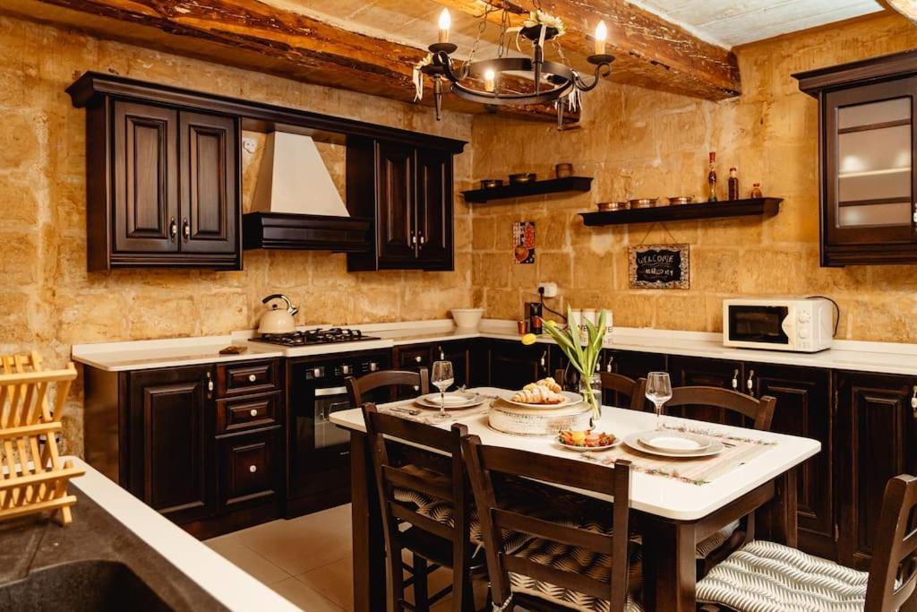 Enchanting 2Bdr Townhouse In Valletta Centre! ภายนอก รูปภาพ
