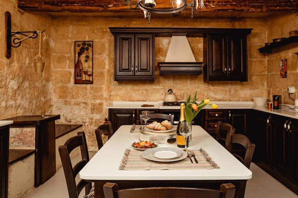 Enchanting 2Bdr Townhouse In Valletta Centre! ภายนอก รูปภาพ